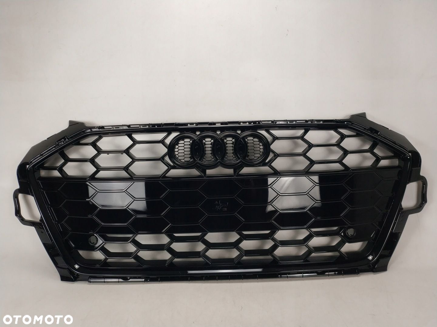 AUDI A4 B9 LIFT 8W0 grill atrapa silnika emblemat - 1