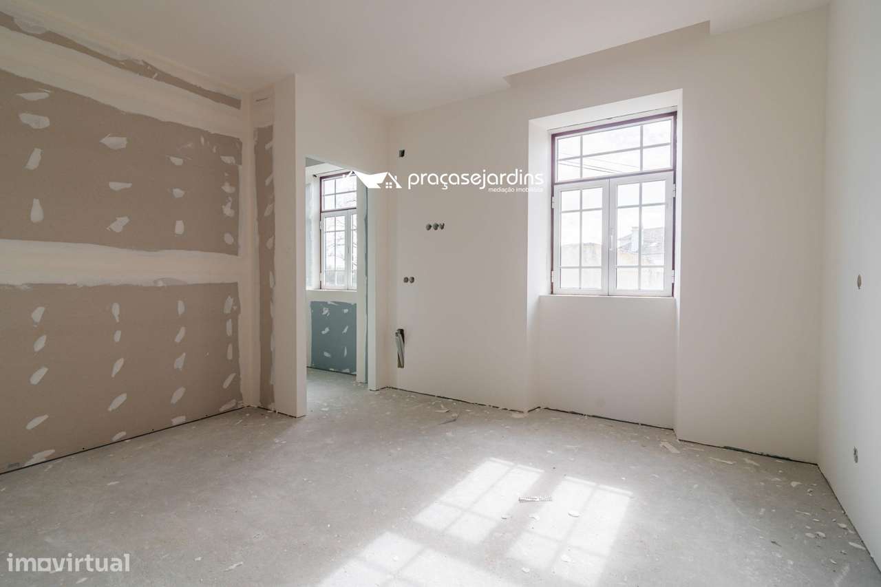 Moradia T3 com História, Conforto Moderno e Proximidade à Praia-13