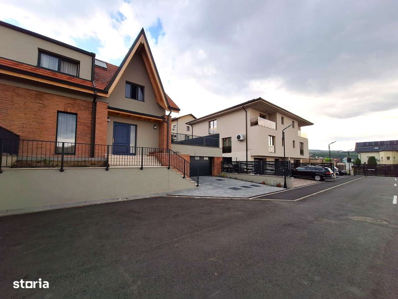 Casă cu finisaje și dotări premium-1