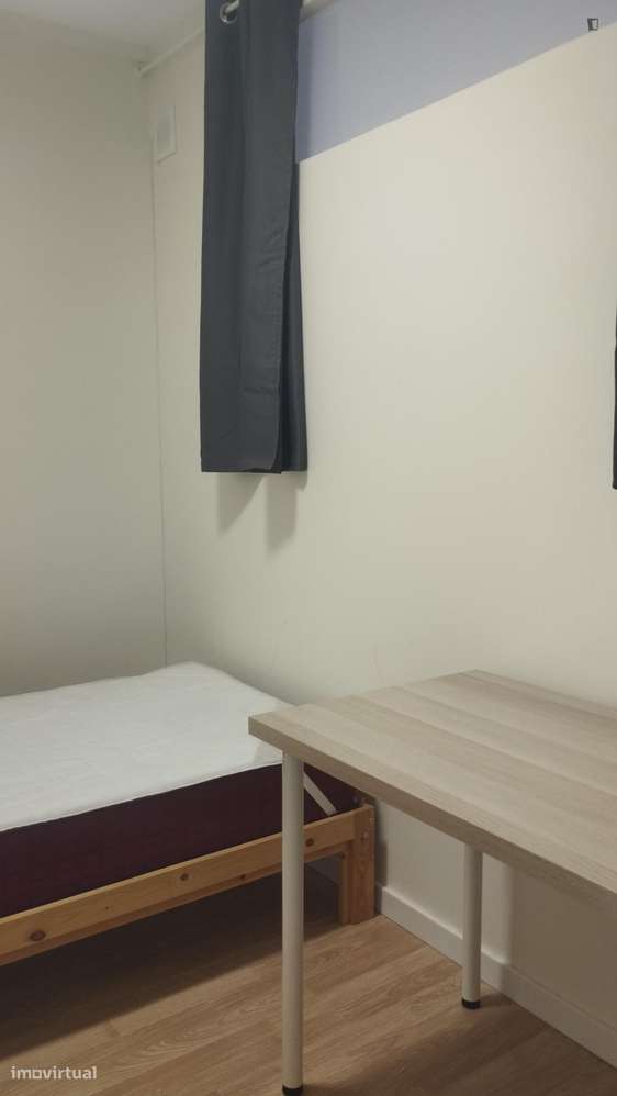 Quarto - localizado em Caldas da rainha - Grande imagem: 3/6