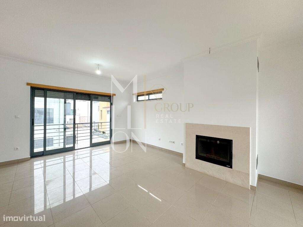 MORADIA T5 RENOVADA | GARAGEM 100 m2 | PRONTA A HABITAR – FEIJÓ-8