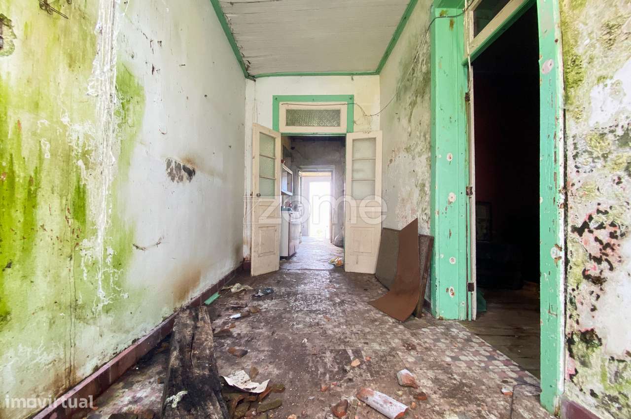Moradia em Ruína com Garagem e Quintal – Povoação - Grande imagem: 3/15