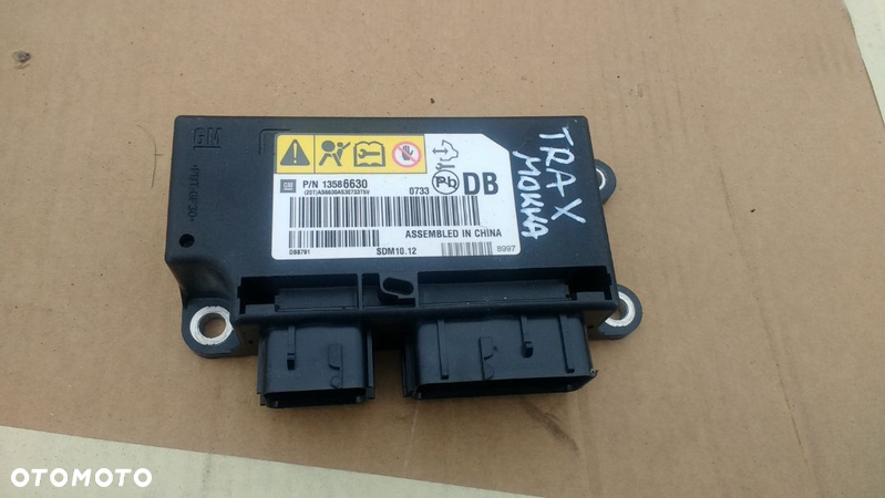 SENSOR MODUŁ PODUSZEK AIRBAG OPEL MOKKA CHEVROLET TRAX 13586630 - 2