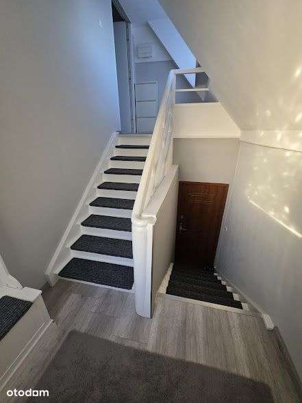 Piękne mieszkanie w willi plus ogród plus garaż.-11