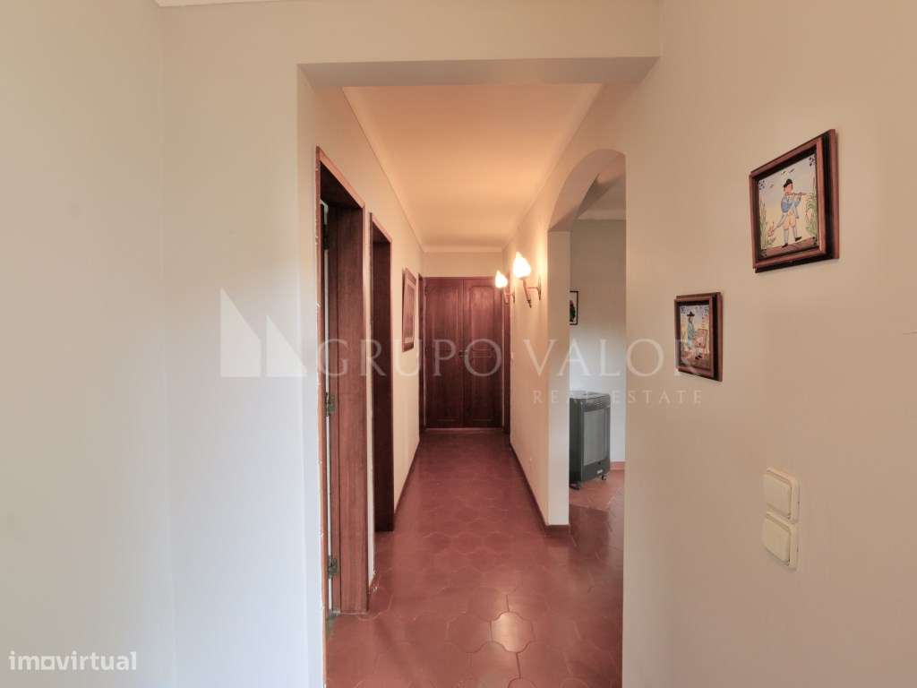 Moradia Isolada T4+2 com Garagem em Mem Martins-41
