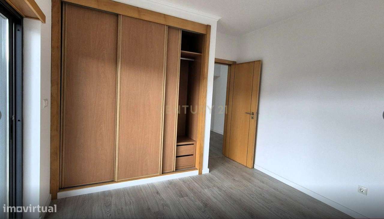 Moradia Isolada T5 de Arquitetura Moderna com Garagem – Quinta da Alem-22
