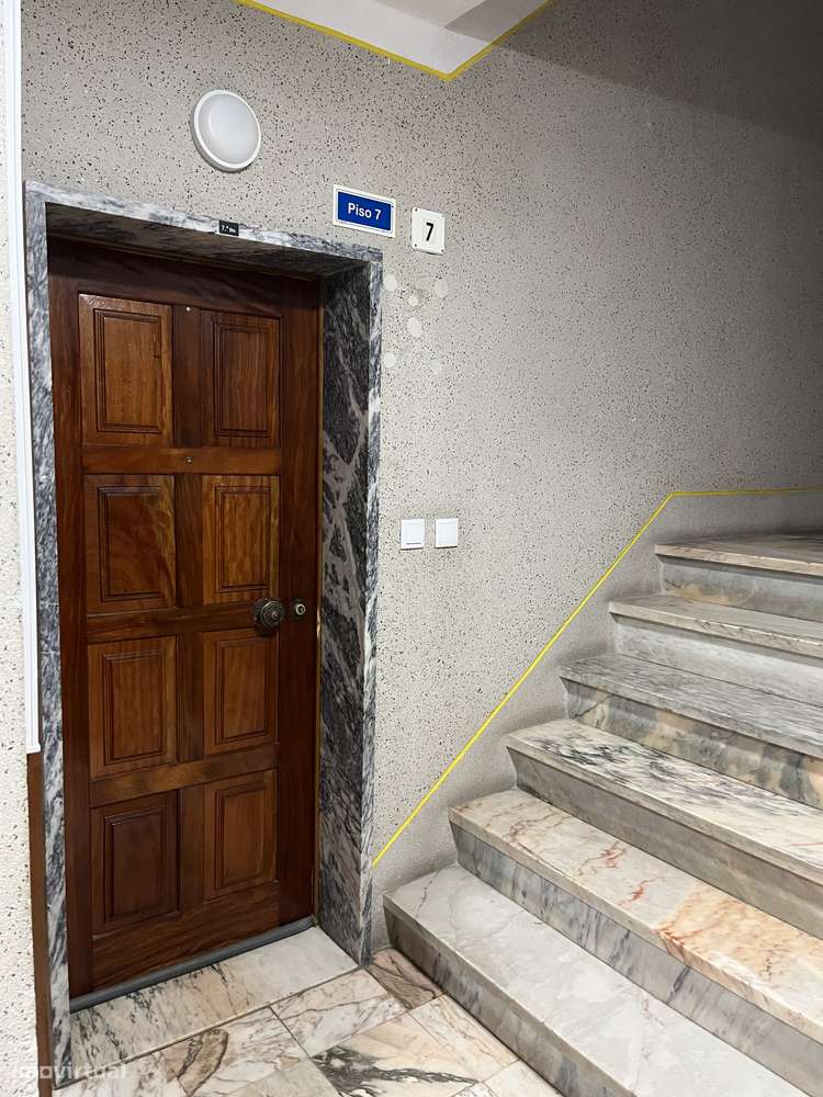 Apartamento T3 com 2 casas de banho em Loures-0