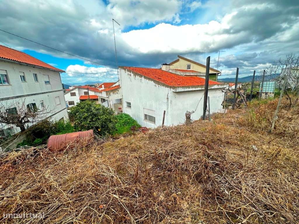 Magnifica moradia T3 para recuperar em Vila Nova de Foz Côa. - Grande imagem: 4/16