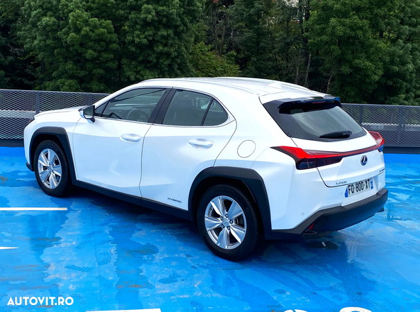 Lexus UX 250h 2.0L HEV 20H- (178 HP) 4X2 CVT Executive - 8