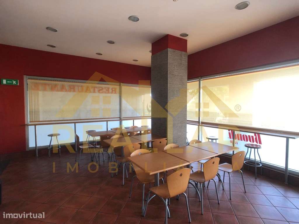 Loja preparada para restauração na Maia - Porto - Grande imagem: 3/21