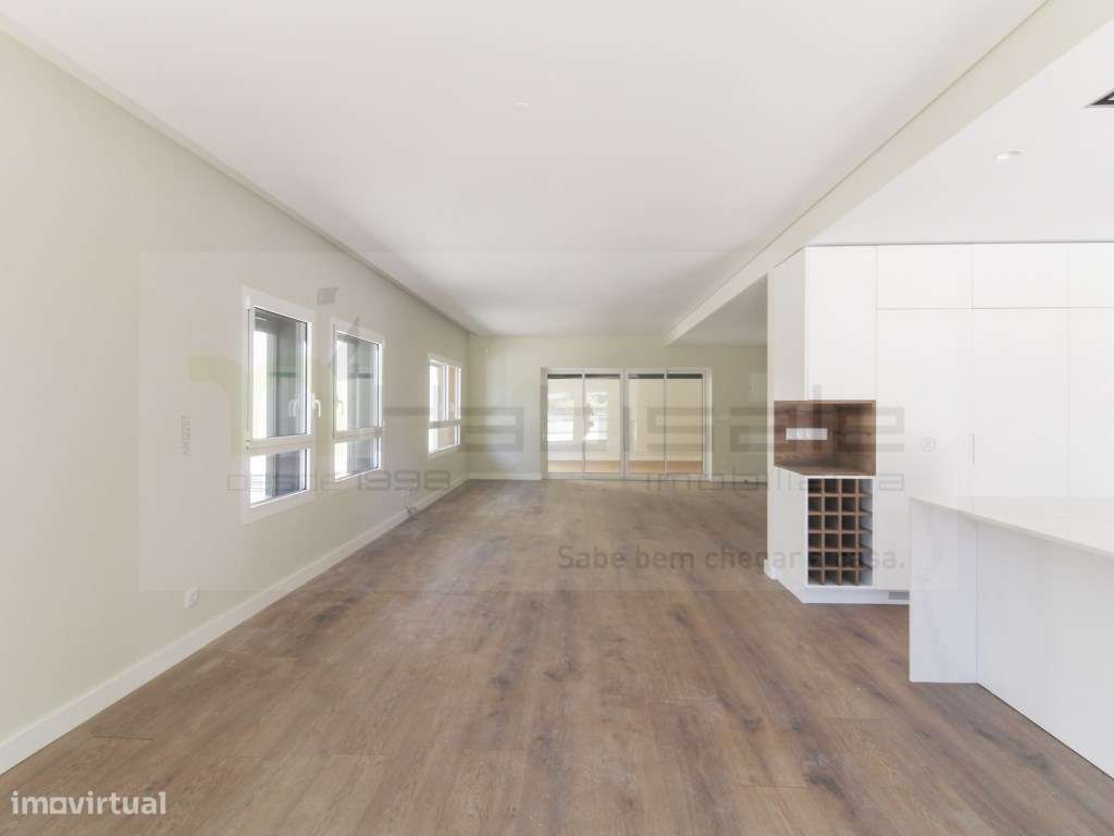 T3 + 1 com terraço, nas Colinas do Cruzeiro!-9