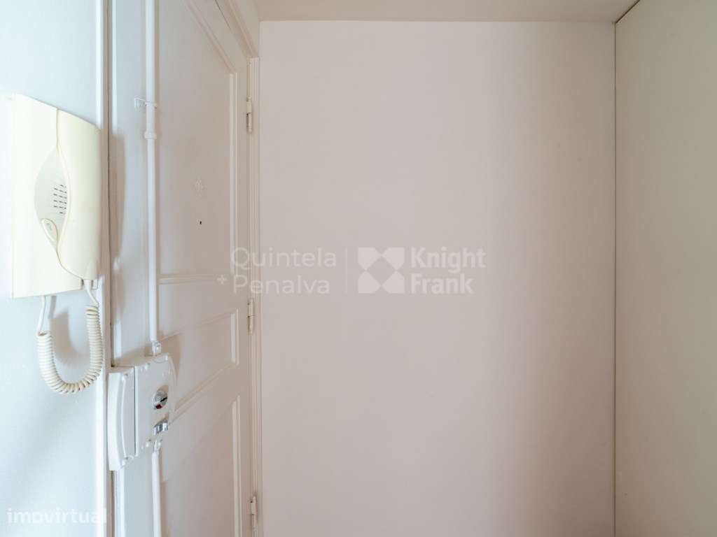 Apartamento T1 com terraço para arrendamento nas Avenidas Novas - Grande imagem: 3/28