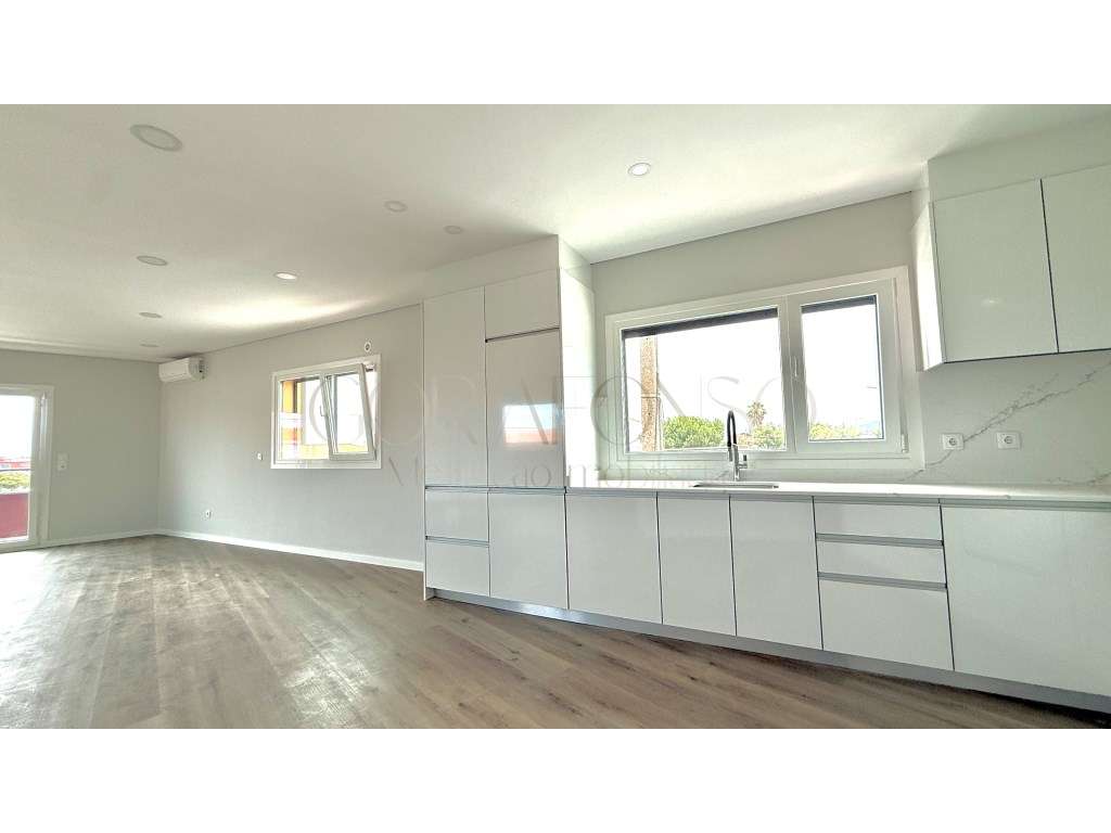 Excelente Apartamento T2 localizado na Zona Central de Azeitão-5