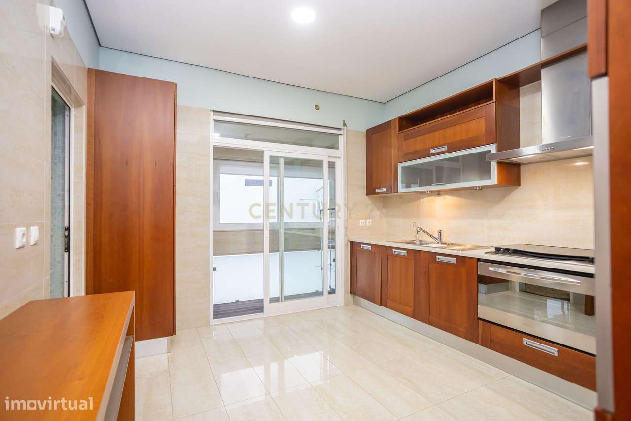 Um Apartamento com Alma de Moradia ; T3+1 + Terraço de 143 m²-6