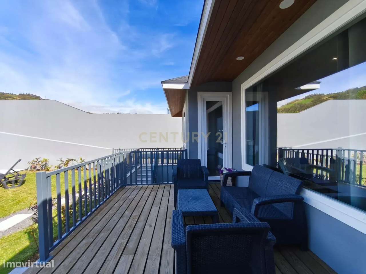 Moradia Moderna com Piscina + Apartamento Independente | Construção 20-34