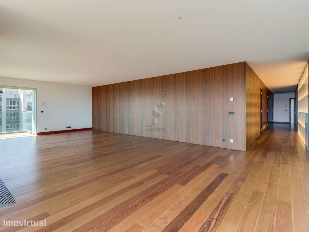 Apartamento T4 de elevado padrão, pronto a habitar na zona nobre do...-17