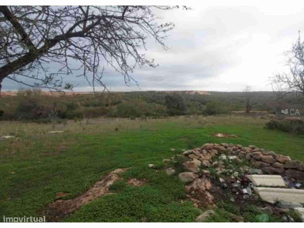 Prédios rústicos e mistos com ruinas - Grande imagem: 2/4