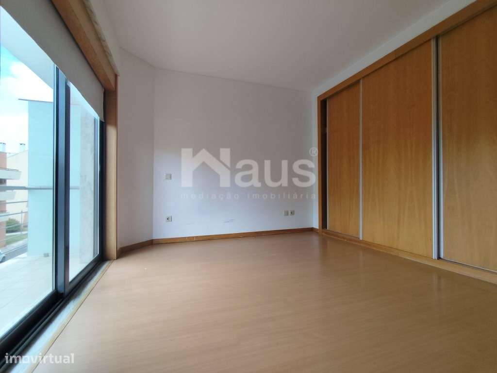 T3 Vila Serena parqueamento e garagem-5
