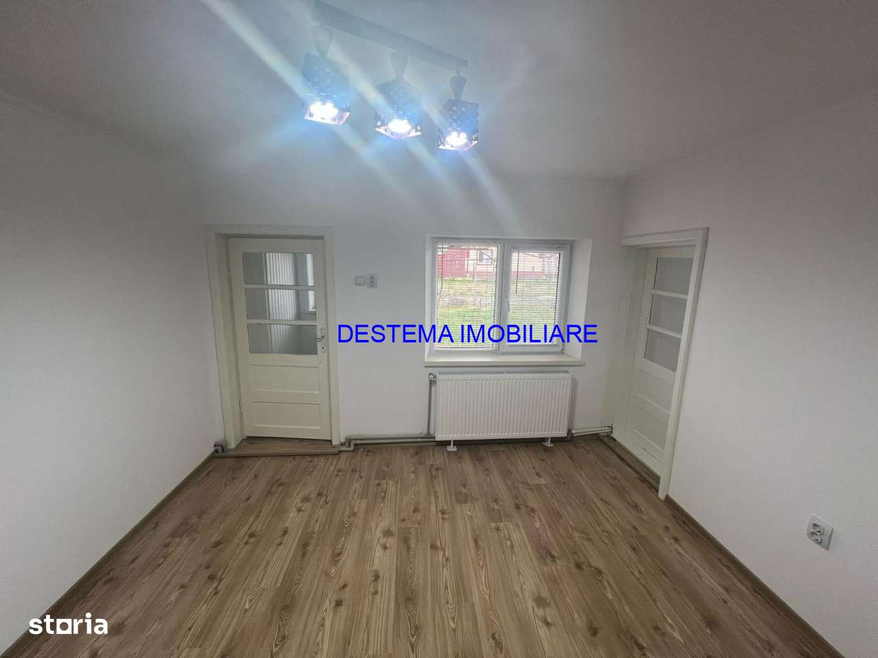 Valu lui Traian, casa la strada principala - Imagine principală: 4/8