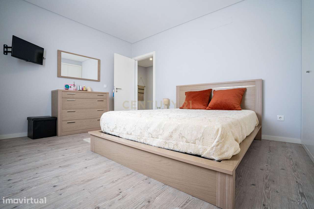 Apartamento T2 - Excelentes Áreas - Como Novo-23