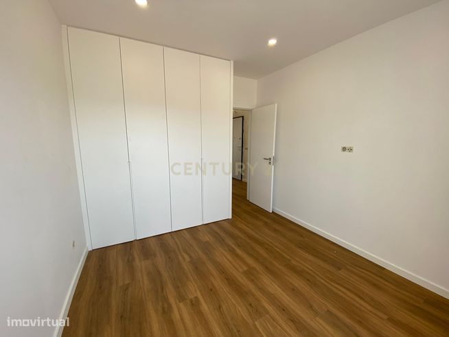 T2 com 90m² | Totalmente Remodelado com Acabamentos de Luxo – Sacavém-16