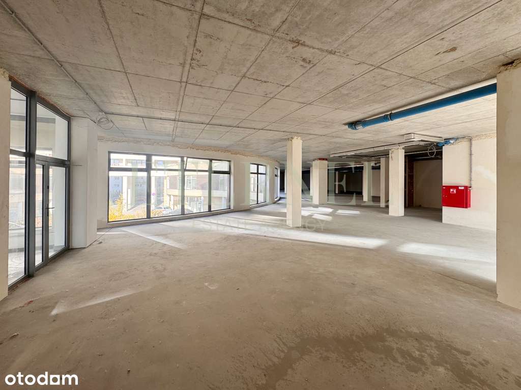 Inwestycyjny lokal z pozwoleniem na mieszkania-11