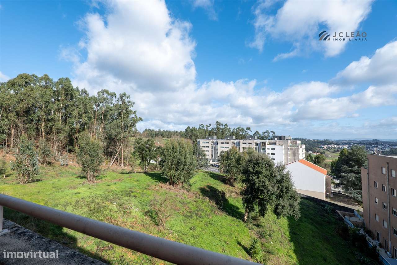 T3 com Excelente Exposição Solar no Coração de Paredes-12