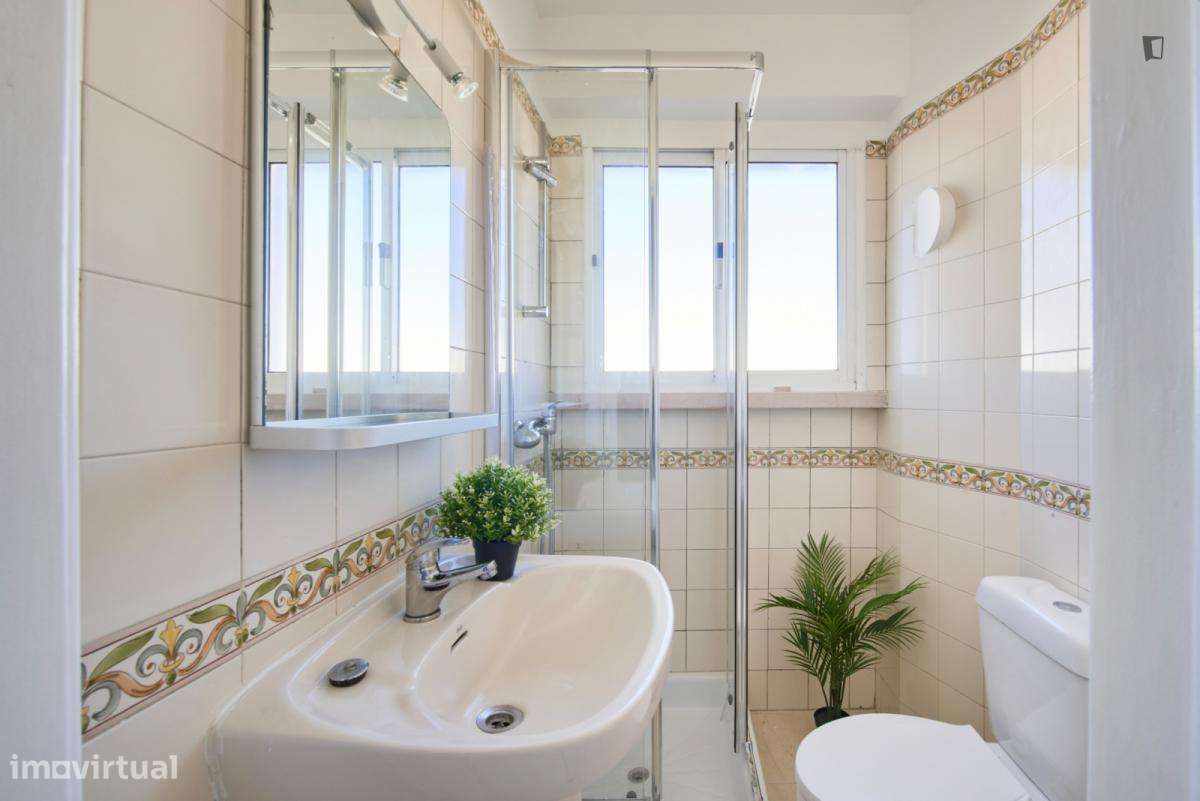 Quarto - localizado em Roma-Areeiro Lisbon - Grande imagem: 2/19