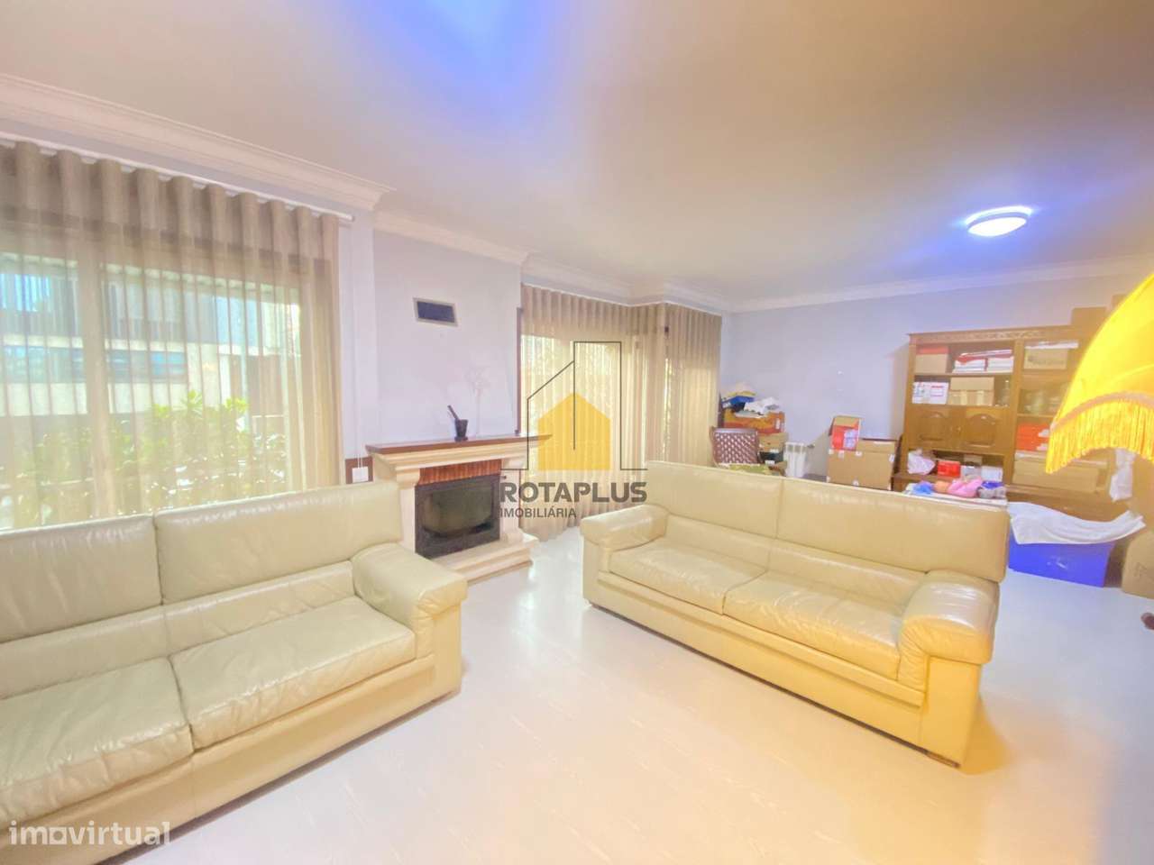 Moradia T4, Salão de Convívio e Excelente Localização-6