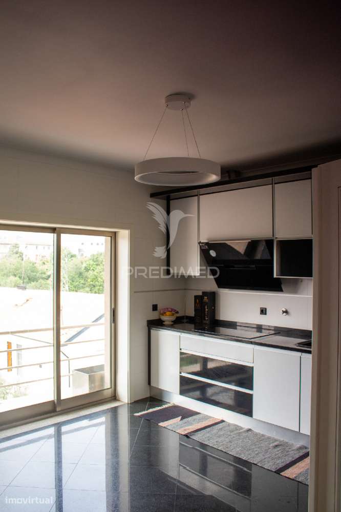 Descubra Este Prédio Versátil em Lordelo, Paredes! - Grande imagem: 4/7