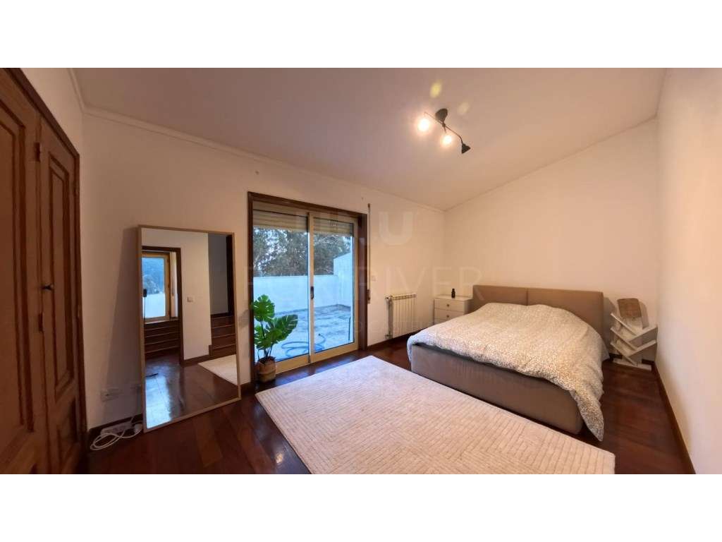 Moradia T4 Geminada na Meadela-6