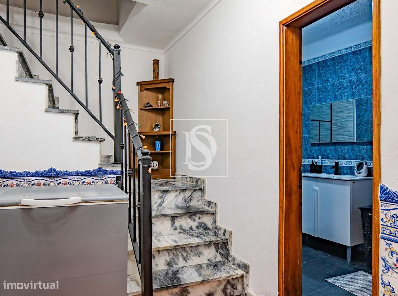 Moradia Renovada com Terraço e Vista Campo em Lamarosa-13