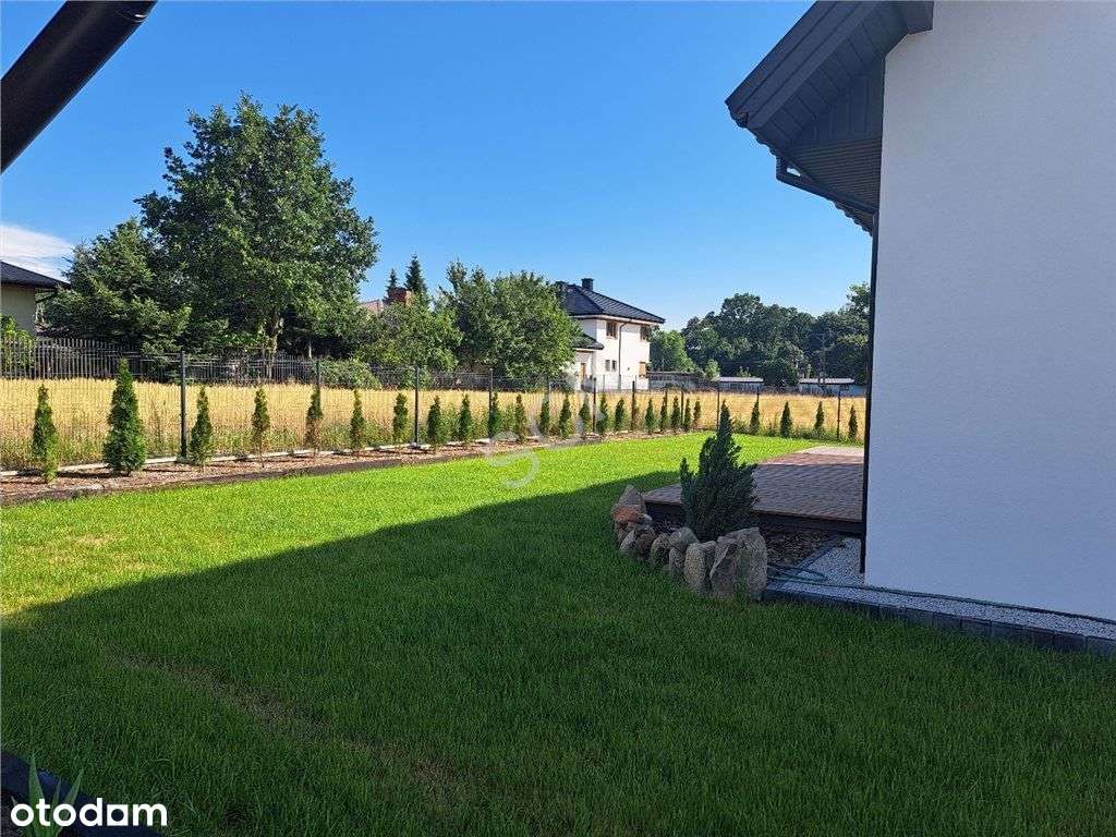 Wolnostojący dom w spokojnej okolicy.-6