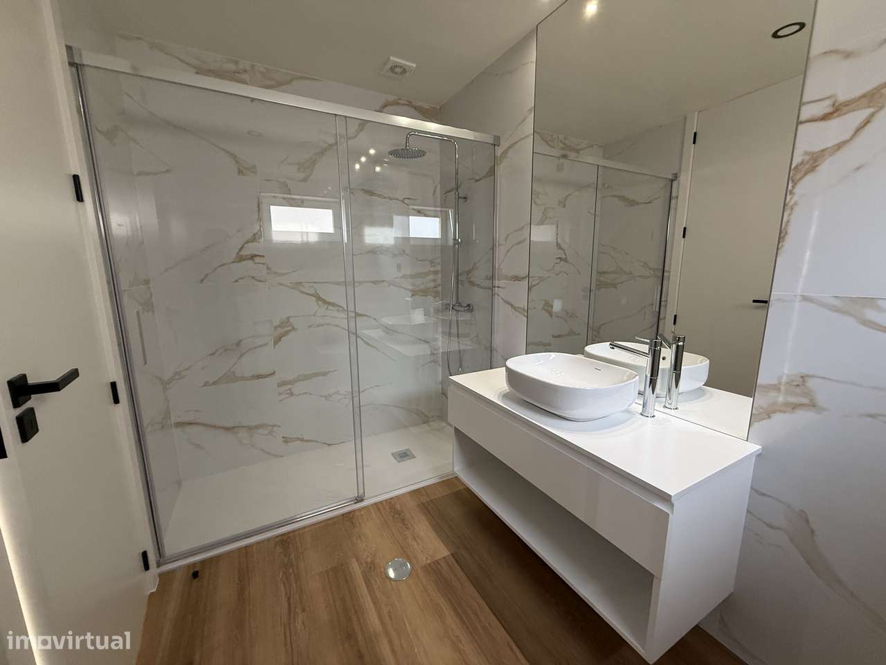 Apartamento T 3  com boas áreas remodelado junto à praia-14