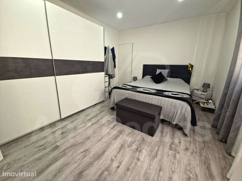 Moradia Bi-Familiar Totalmente Remodelada com Logradouro e Elevado ...-42