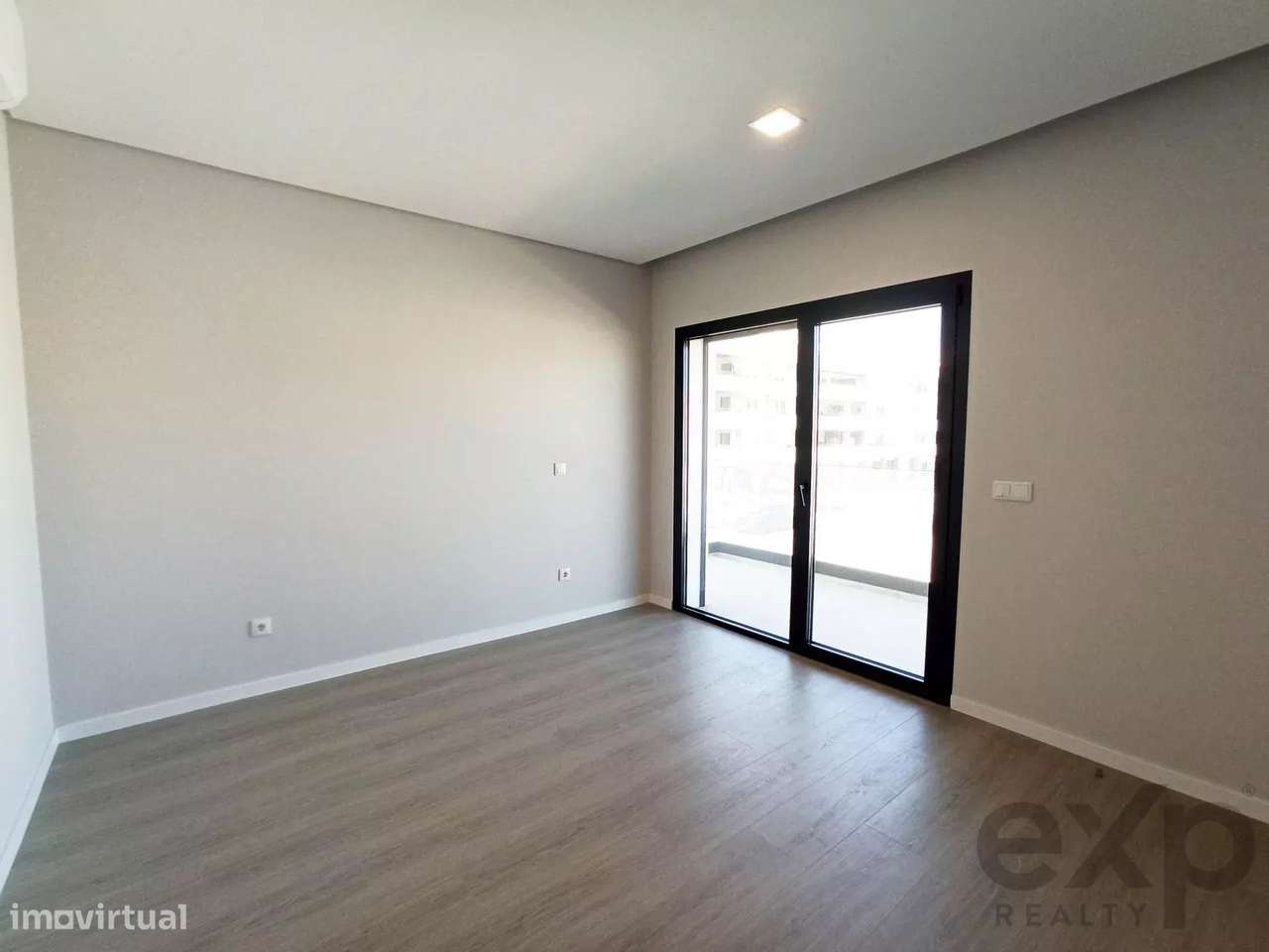 T2 Novo em condomínio fechado com piscina-22