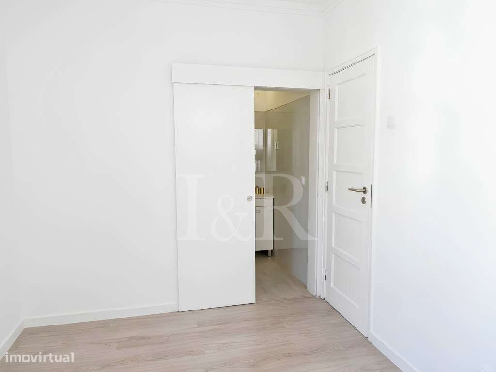 Apartamento T1 renovado com vista rio na Graça, Lisboa-17