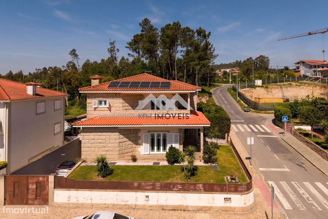Moradia T4 | Piscina | Jardim | 4 frentes | Praia Fluvial-3