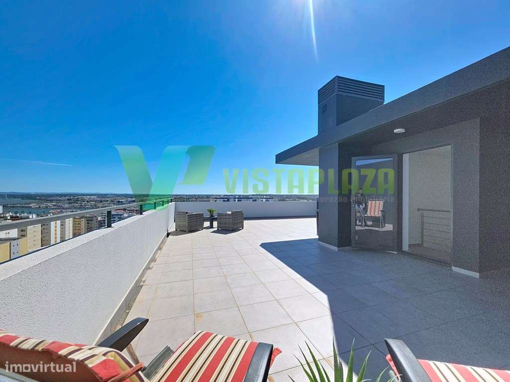 Apartamento Duplex com Terraço e Vista Panorâmica, piscina e garage...-43