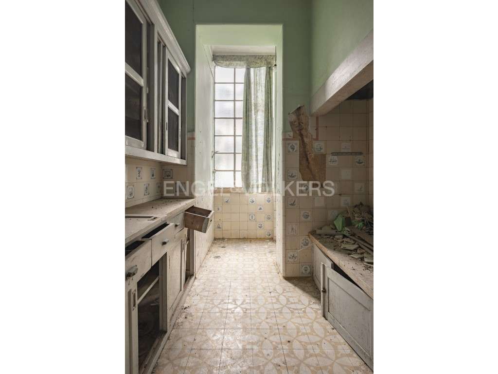 Predio para oportunidade de investimento em Arroios-11