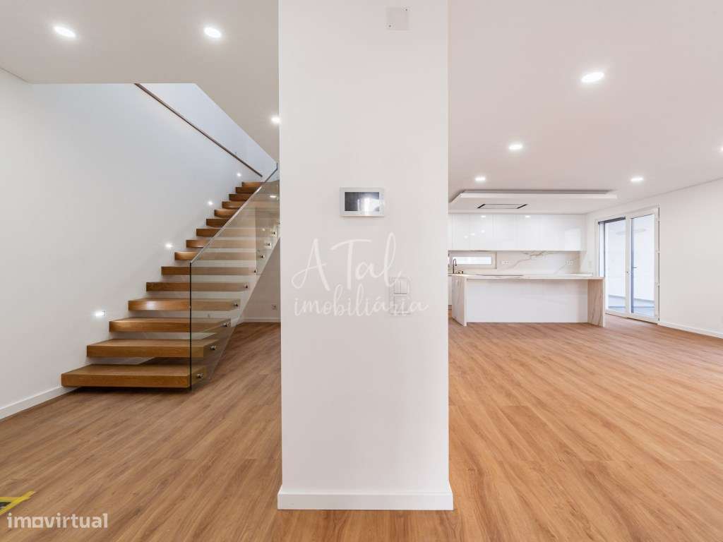 Moradia V4 com piscina em Azeitão-17