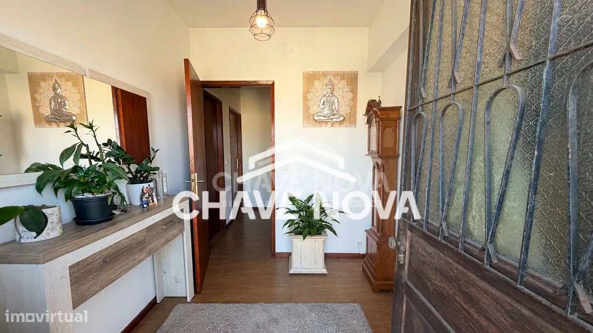 Andar Moradia V2+1 c/ Garagem em Canidelo-1