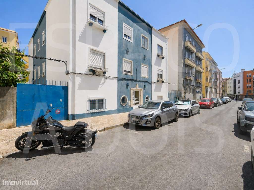 Amadora Centro | T3 Remodelado com 2 Suites e um Fantástico Logrado...-59