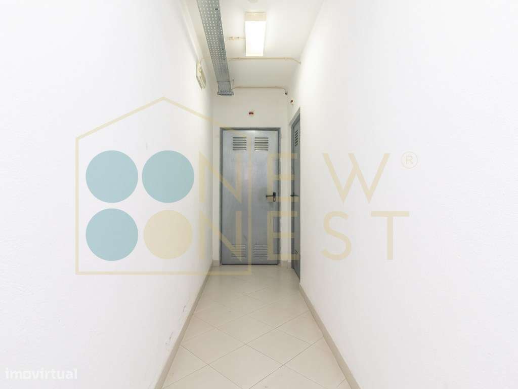 Apartamento T4 com Terraço, 3 varandas, 2 Parqueamentos e Arrecadaç...-39