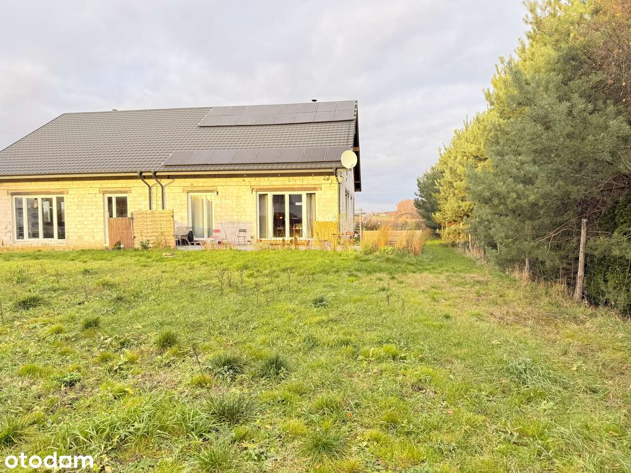 Bliźniak z garażem, dużą 800 m2 działką w  Nowinach-7