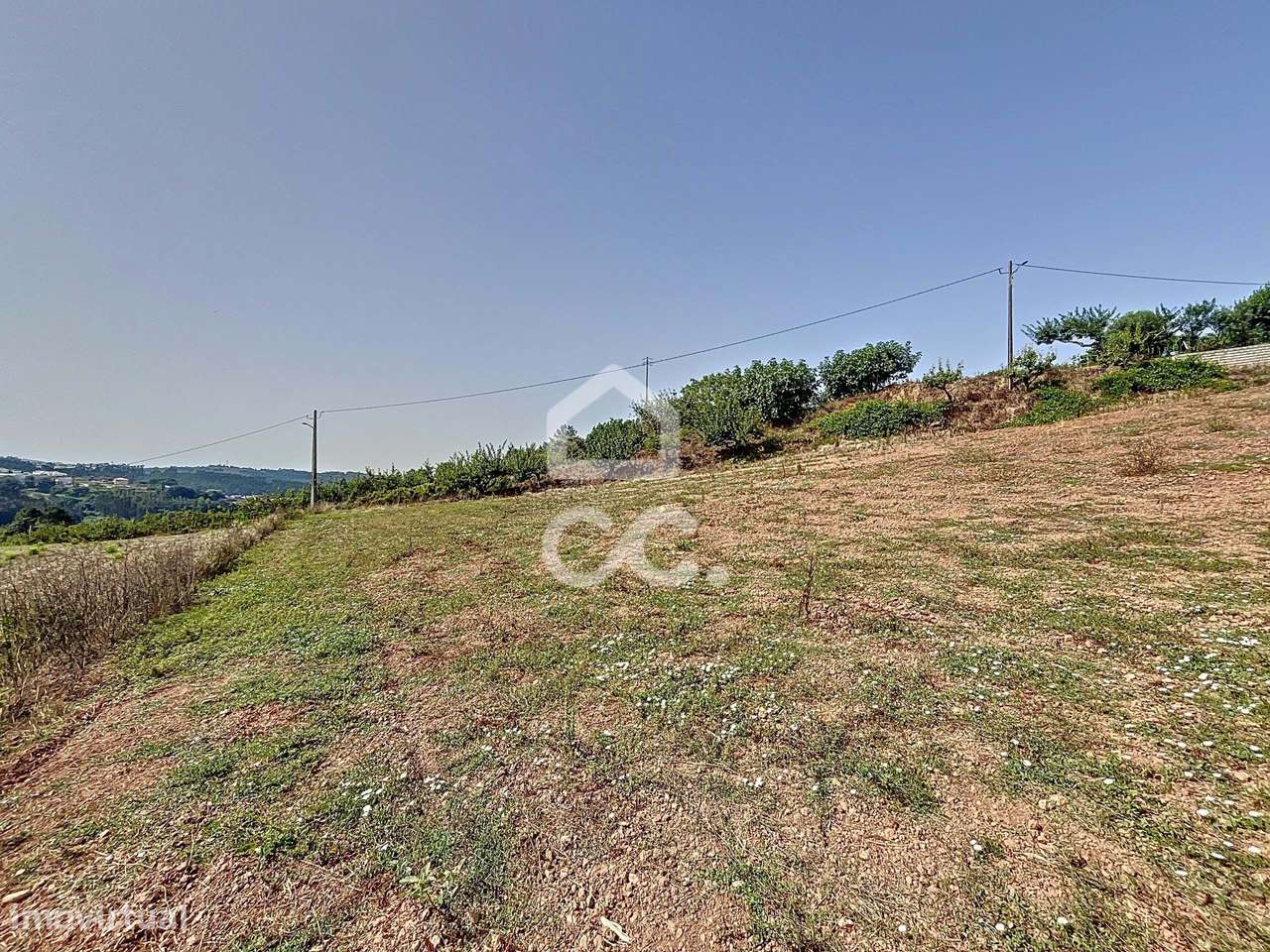 Propriedade mista com ruína e terreno fértil,  localizada nas Antas-23