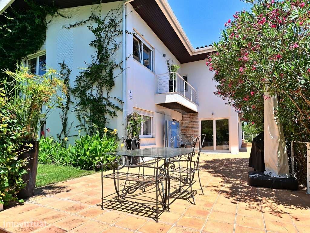 Moradia T6 com jardim, piscina e vista rio no Restelo, Lisboa-49