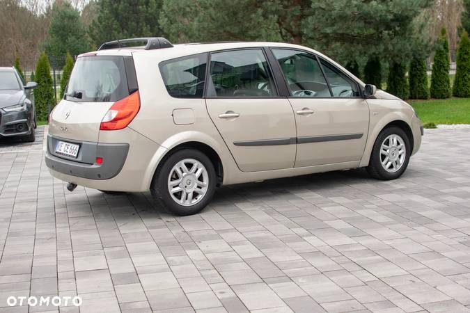 Renault Grand Scenic - 16