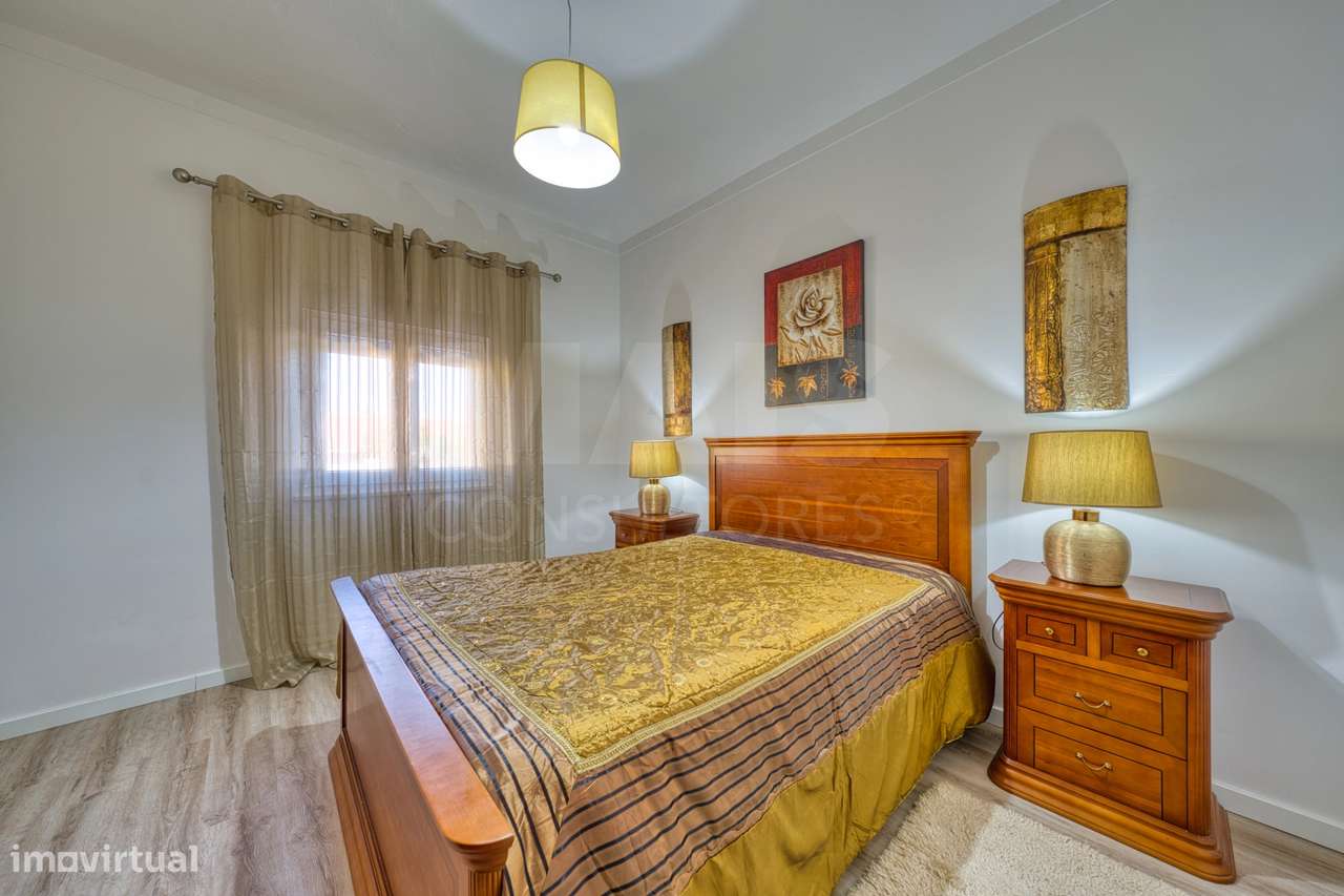 Viva com Espaço e Conforto: Moradia T4 com Anexo e Garagem em Coruc... - Grande imagem: 3/50