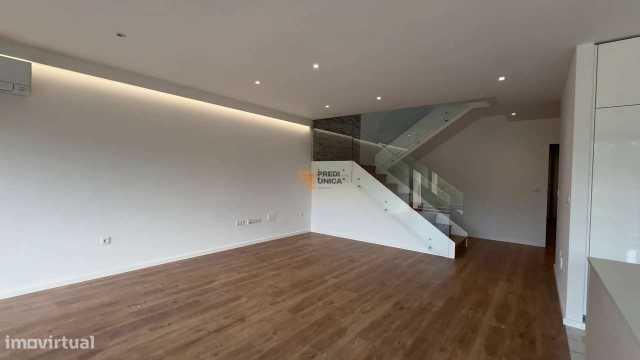 Moradia T3+1  Arquitetura Moderna Oferta ato escritura-6